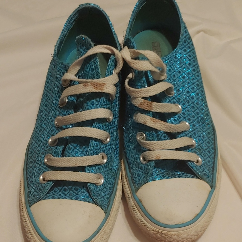 Sparkly blue converse